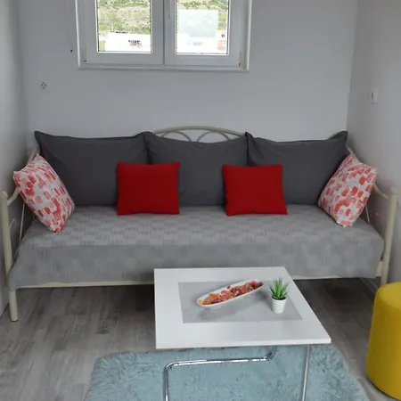 Luka Apartment *