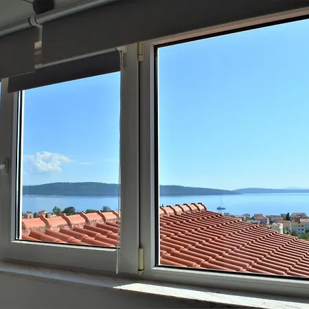 Luka Apartment *