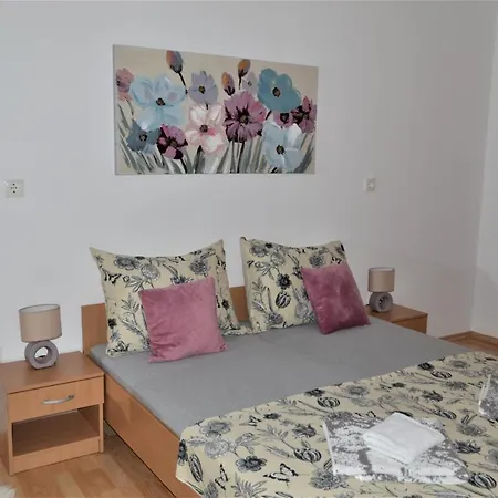 Luka Apartment *
